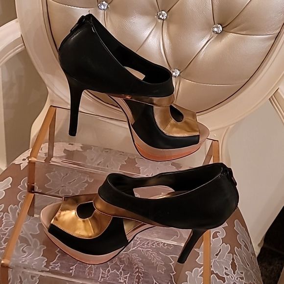 Jessica Simpson Evannan Black & Gold Peep Toe Heels - Picture 3 of 16